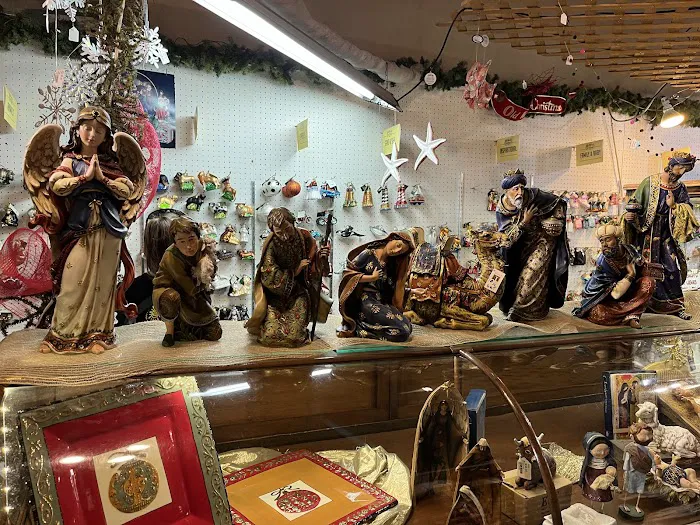 Tannenbaum Christmas Shop 5