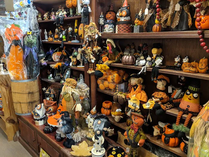 Tannenbaum Christmas Shop 8
