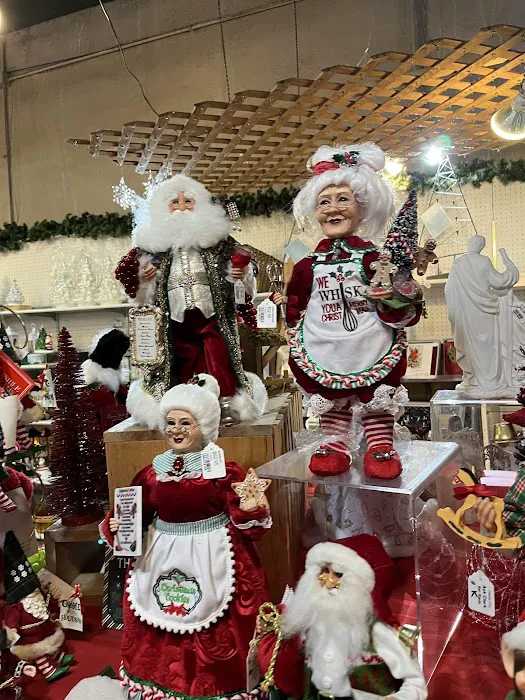 Tannenbaum Christmas Shop 6