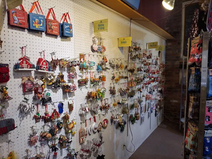 Tannenbaum Christmas Shop 1