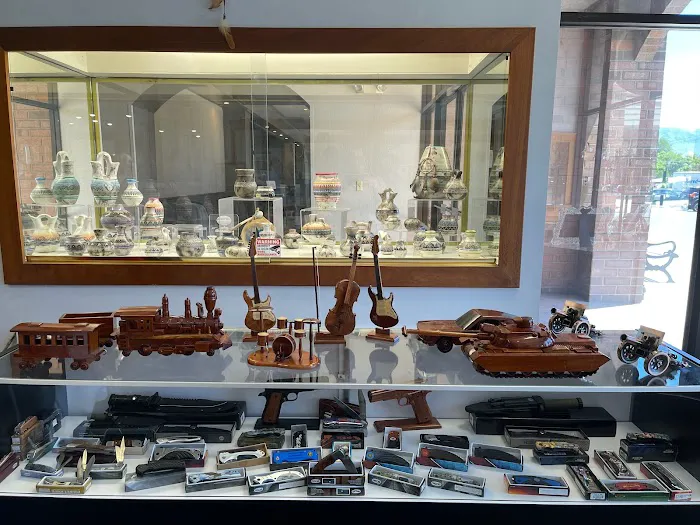 Trinkets & Treasures - Souvenirs & Gifts 7