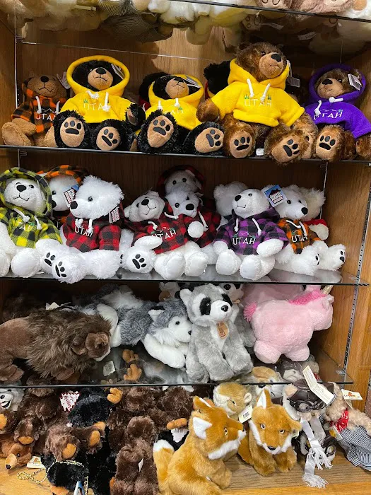 Trinkets & Treasures - Souvenirs & Gifts 4