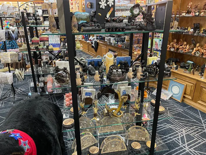 Trinkets & Treasures - Souvenirs & Gifts 8