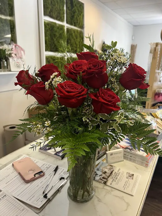 Sadie Jane's Famous Wreaths, Fresh Flowers & Gifts 0