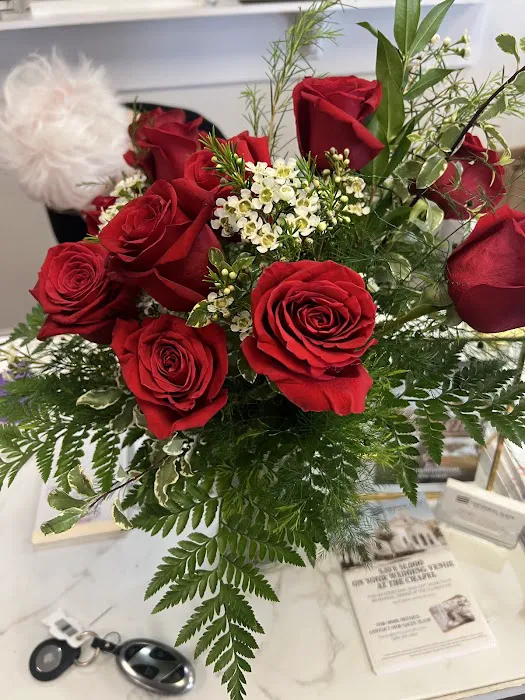 Sadie Jane's Famous Wreaths, Fresh Flowers & Gifts 1