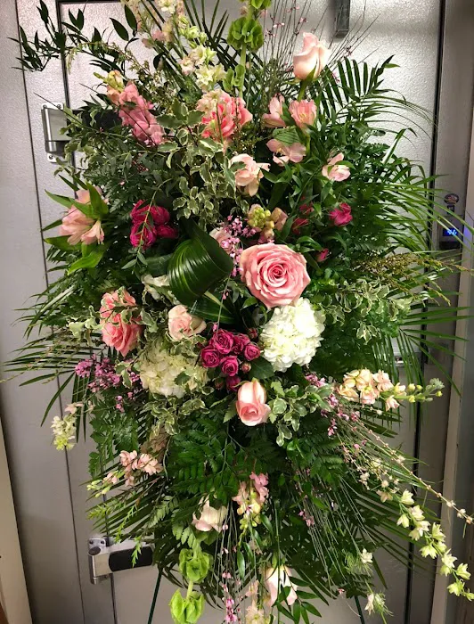 Sadie Jane's Famous Wreaths, Fresh Flowers & Gifts 9