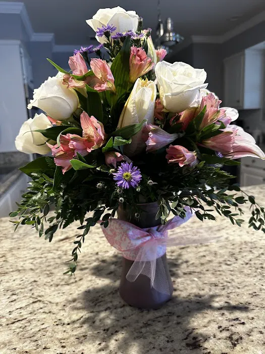 Sadie Jane's Famous Wreaths, Fresh Flowers & Gifts 2