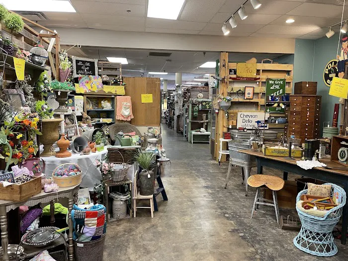 Antique Store: Decades Revisited, a Vintage Mall 0