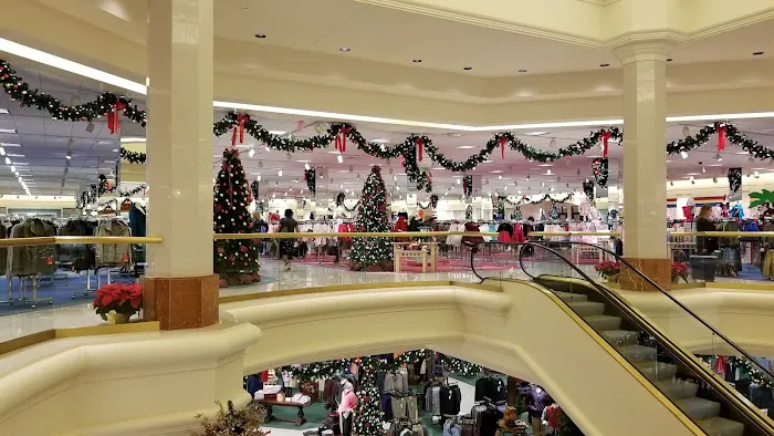 Von Maur 7