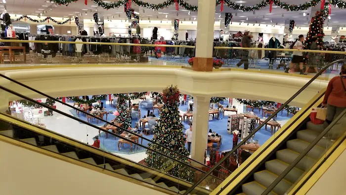 Von Maur 4