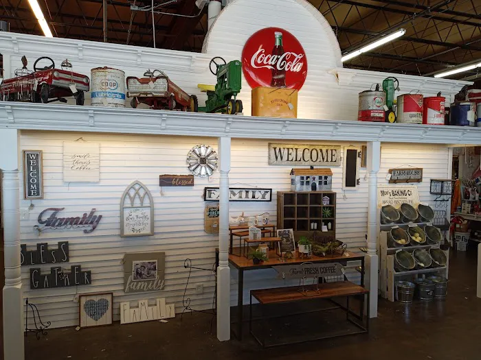 Paramount Marketplace Antiques, Vintage & New 0