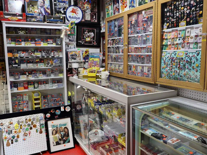 Paramount Marketplace Antiques, Vintage & New 6