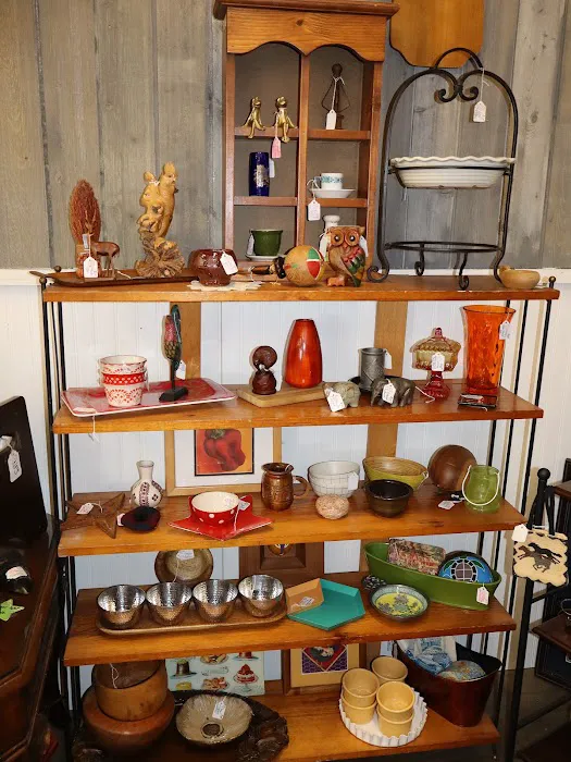 Paramount Marketplace Antiques, Vintage & New 1