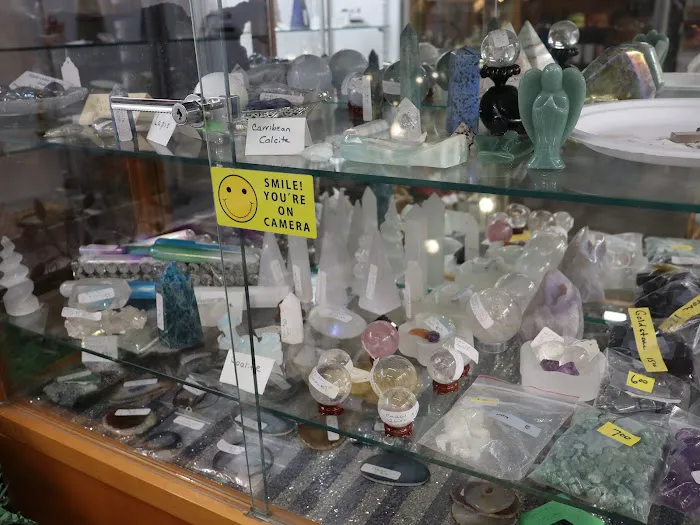 Paramount Marketplace Antiques, Vintage & New 8