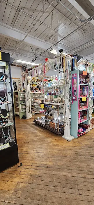 Bondie's Old Town Antique Mall 0