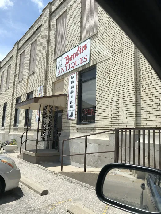 Bondie's Old Town Antique Mall 7