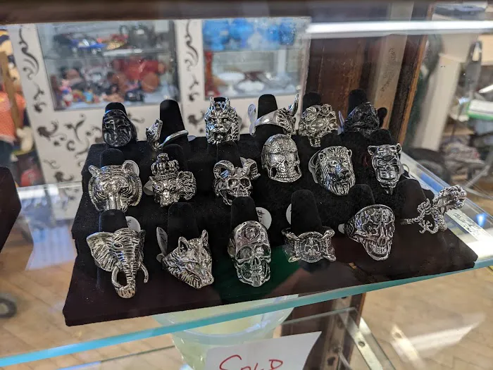 Bondie's Old Town Antique Mall 4