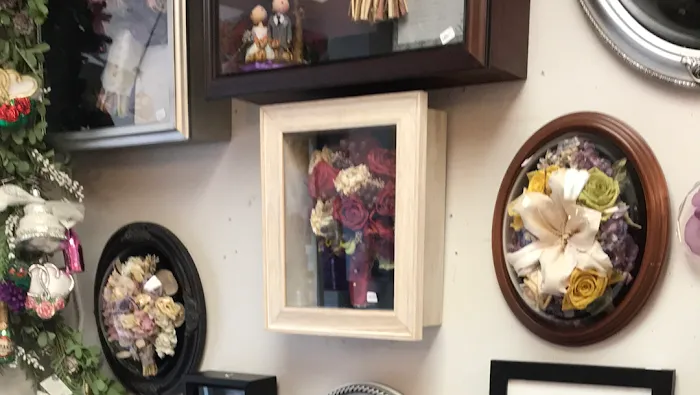 Chateau Gifts & Flower Preservation 9