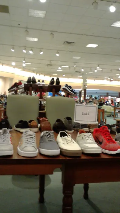 Von Maur 1