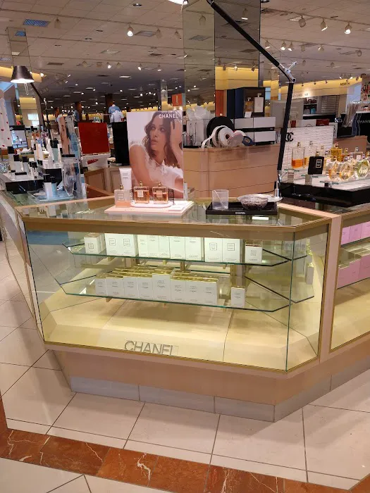 Von Maur 3