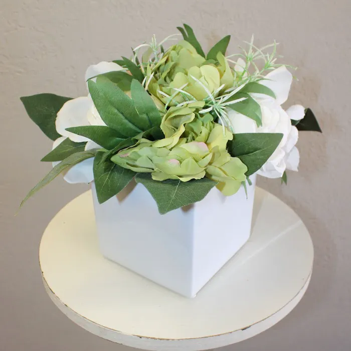 Bellas Flowers, Gifts, & Home Decor 7
