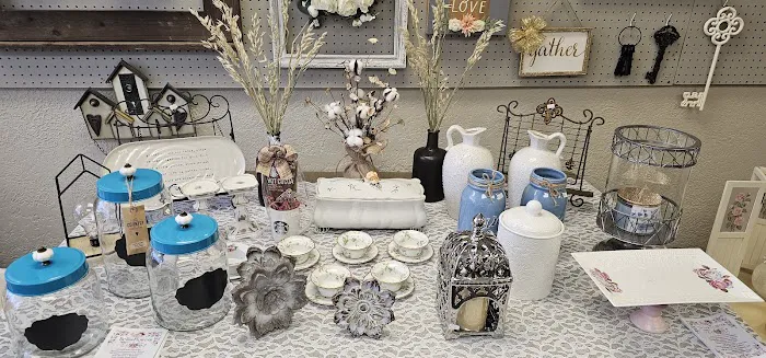 Bellas Flowers, Gifts, & Home Decor 1
