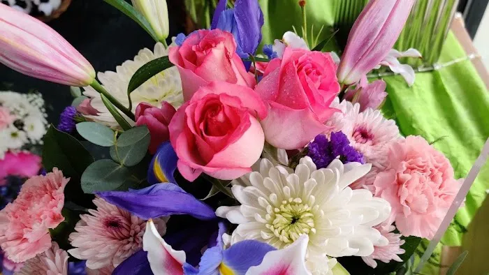 Heaven Scent Flowers & Gifts 6
