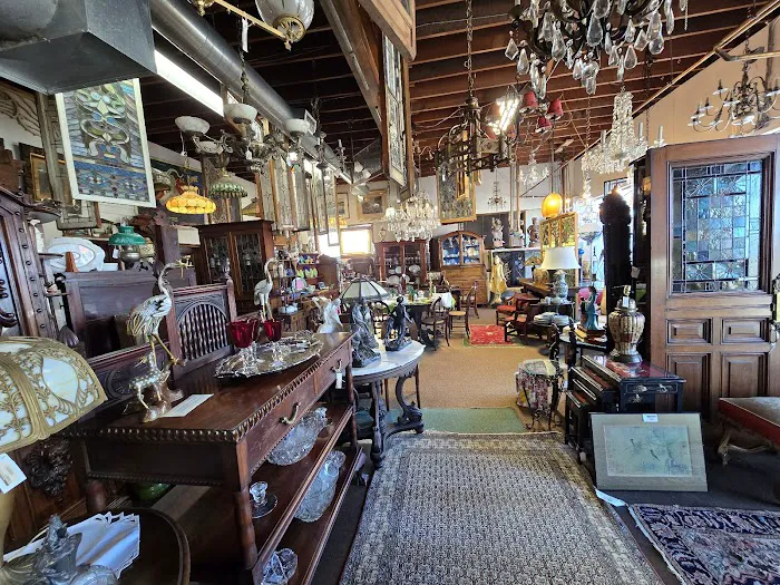 Aardvark Antiques 3