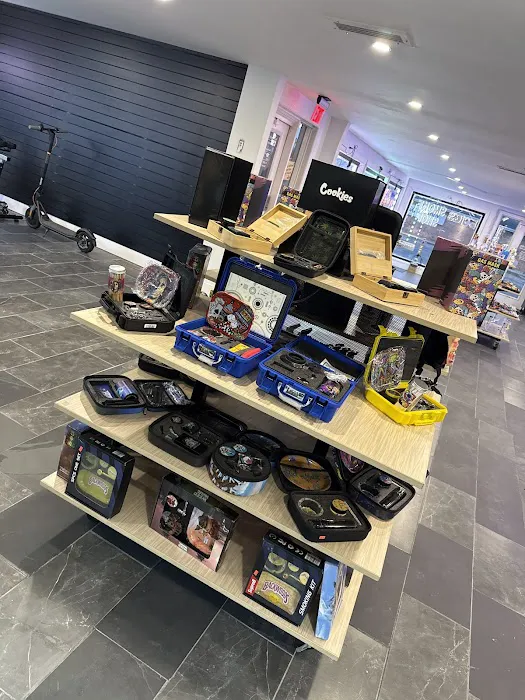 New London Convenience & Smoke Shop & Vape Shop 3