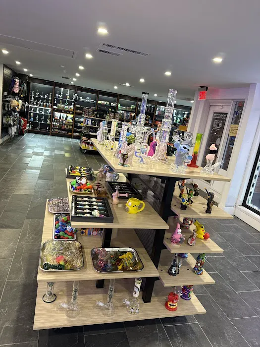 New London Convenience & Smoke Shop & Vape Shop 5
