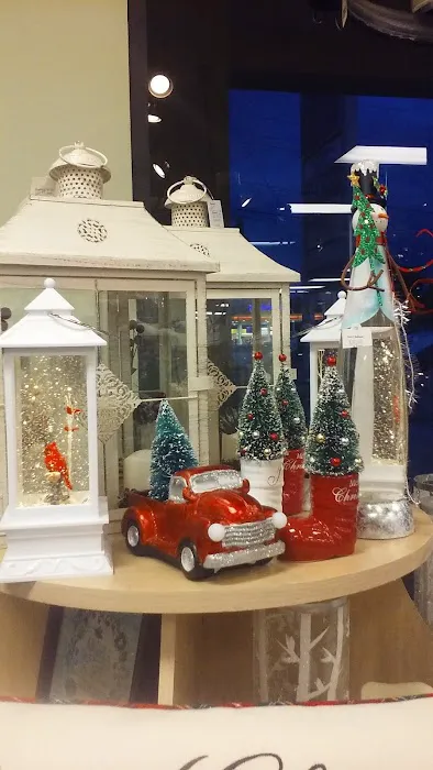 Susan's Hallmark Shop 4
