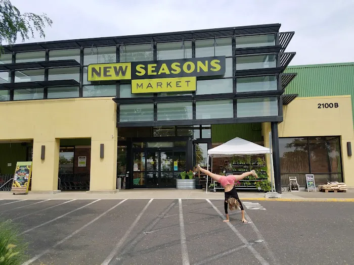 New Seasons Market - Fisher's Landing 0