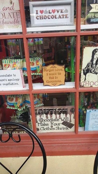 Helenbach Candle Boutique & Wine Haus 7
