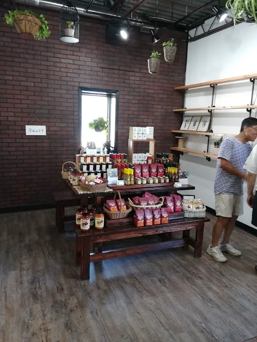 Pretty Handy Gift Shop and Makerspace 5