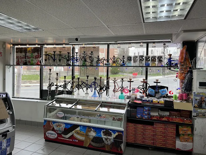 Lara store & Pizza Deli 3
