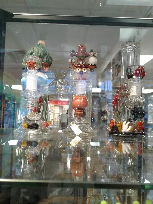 Green Zone Smoke & Gifts Shop 4