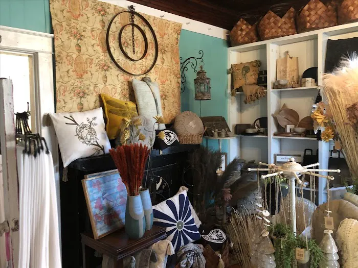 Sister's WhimZy Clothing and Gift Boutique 7