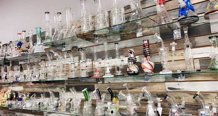 SmokeVille - An Upscale Smoke Shop 0