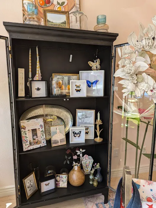Holiday House Boutique 8