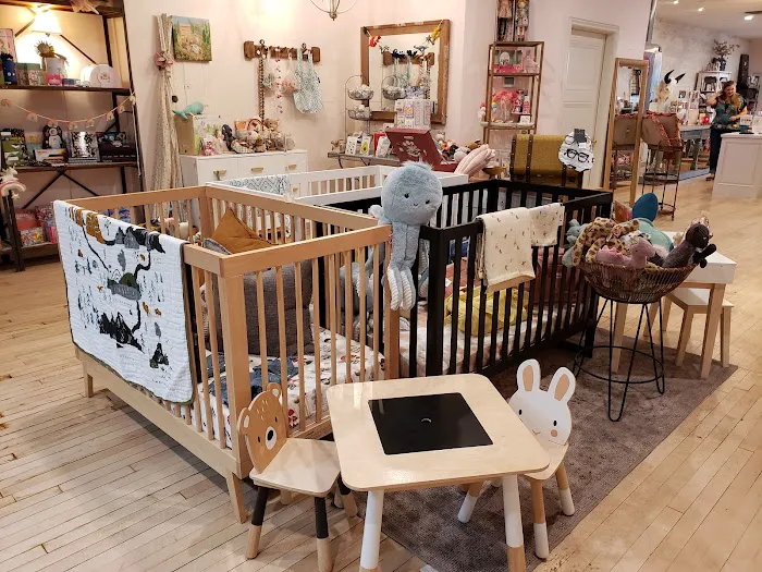 Holiday House Boutique 9