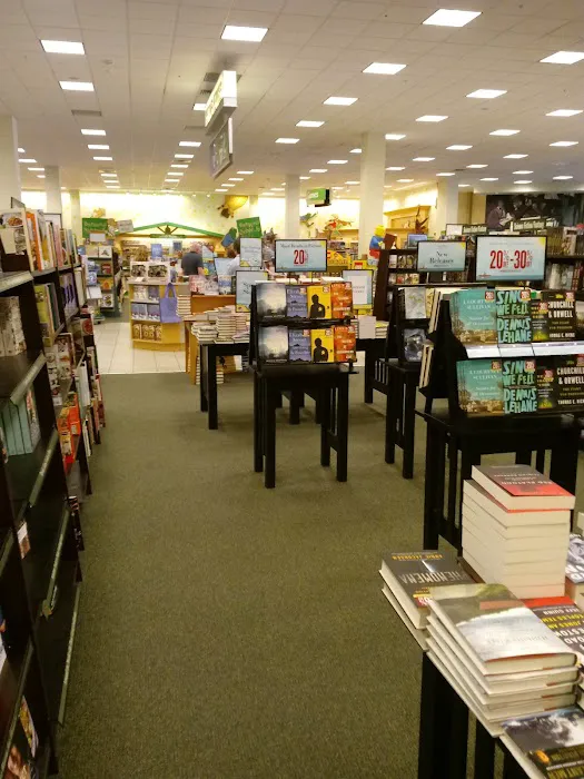 Barnes & Noble 8