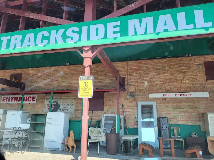 Trackside Mall 6