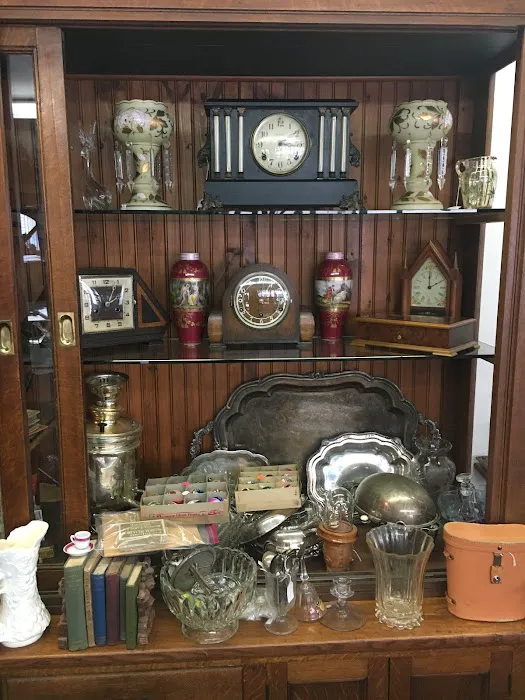 Aunt Maude's Antique Mall 9