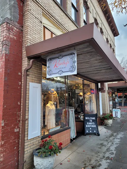 Kandy's Boutique 0