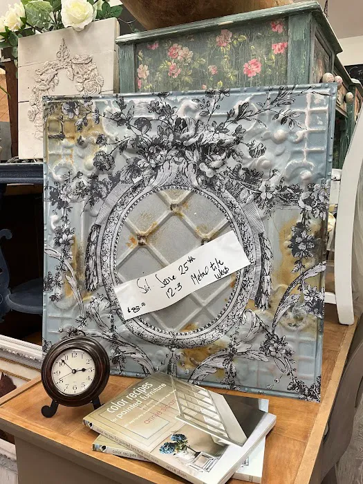 Reclaimed Cottage & Vintage Market 5