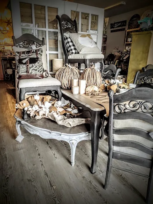 Reclaimed Cottage & Vintage Market 3