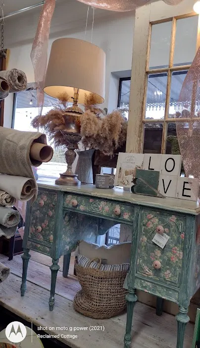 Reclaimed Cottage & Vintage Market 8