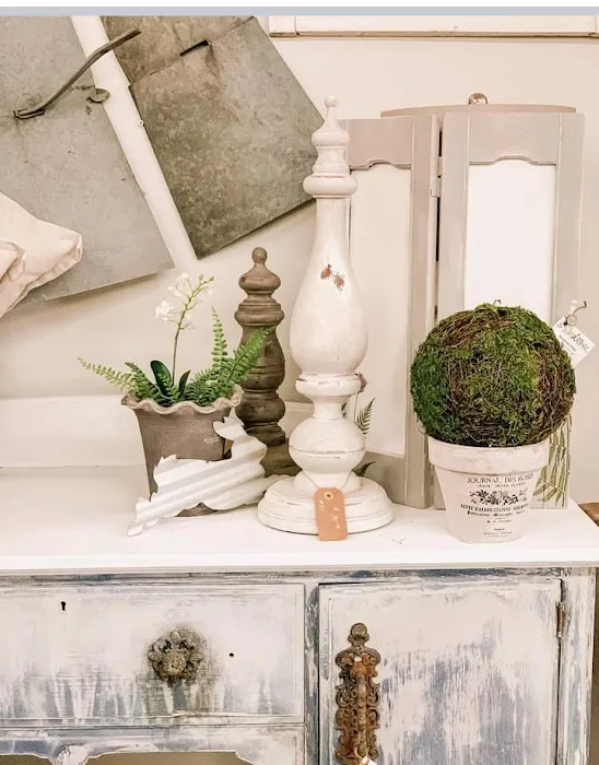 Reclaimed Cottage & Vintage Market 9