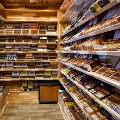 Moe's Smoke Shop