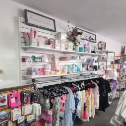 Simply Golden Boutique ico